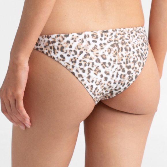 O’Neill Medium 2-piece Bikini Leo Seville Underwire D-cup & Flamenco bottoms NWT - Picture 4 of 14